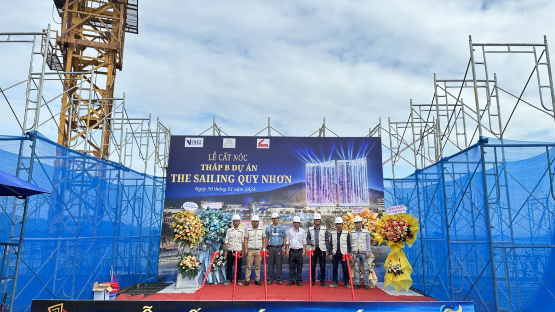 Chủ đầu tư Sailing Quy Nhơn tổ chức lễ cất nóc dự án